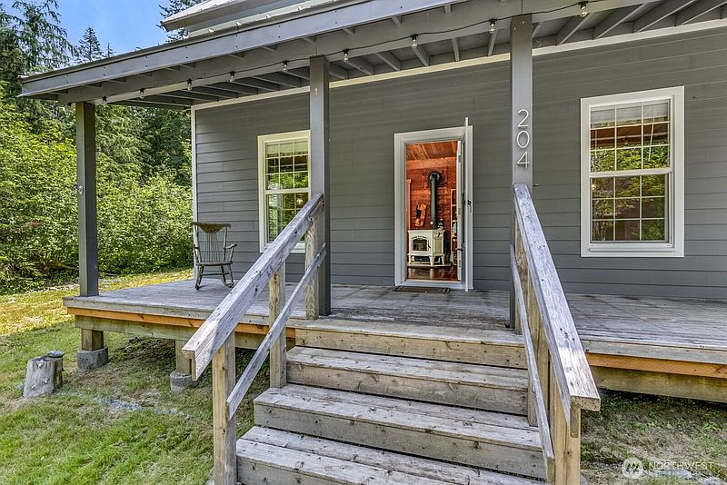 4th image of 204 Whitton Avenue