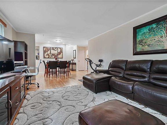 4th image of 96 Lawrence Park Cres #96