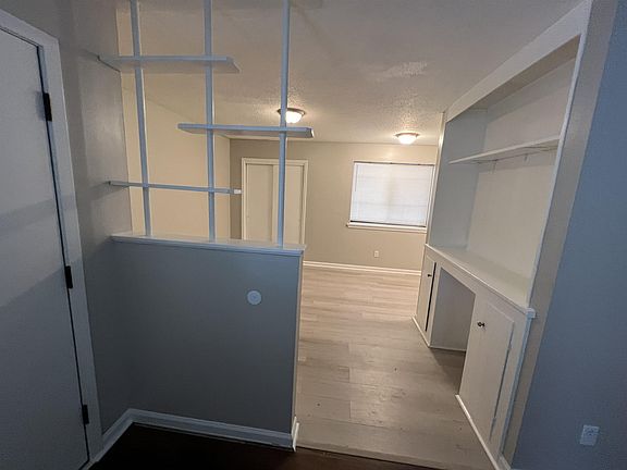 4th image of 3573 Southland St