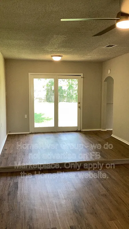 3 bed, 1.0 bath, 1196 sqft, $2,000 — Photo 4