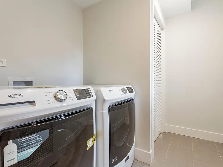 1448 E Wilt St — Photo 15