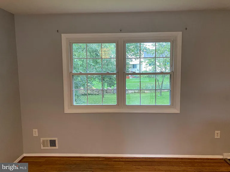 7905 Esther Dr — Photo 9
