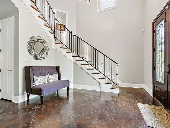 3rd image of 944 Orion Ave