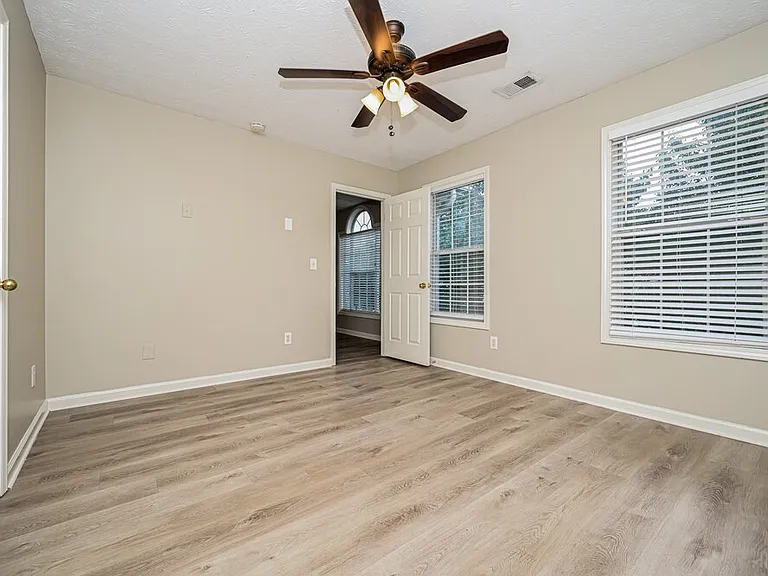 2088 Strang Blvd — Photo 15