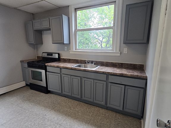 3rd image of 70 Eaton Pl #G4