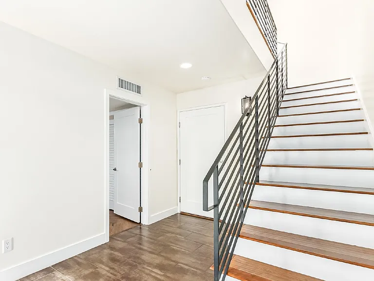 1300 W 5th St #1005 — Photo 8