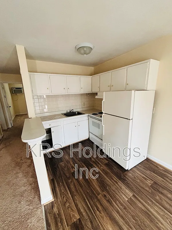 2 bed, 1.0 bath, $1,295 — Photo 2