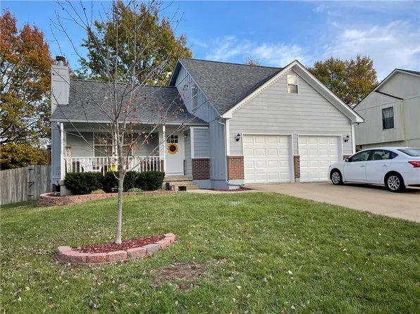 501 Woodson Ln, Greenwood, MO 64034
