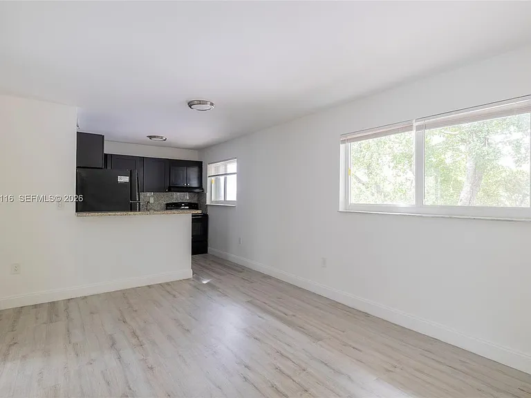 1091 SW 4th St #2 — Photo 21