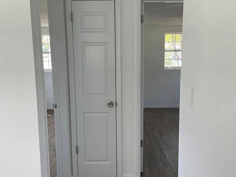 56 S Monroe St — Photo 23