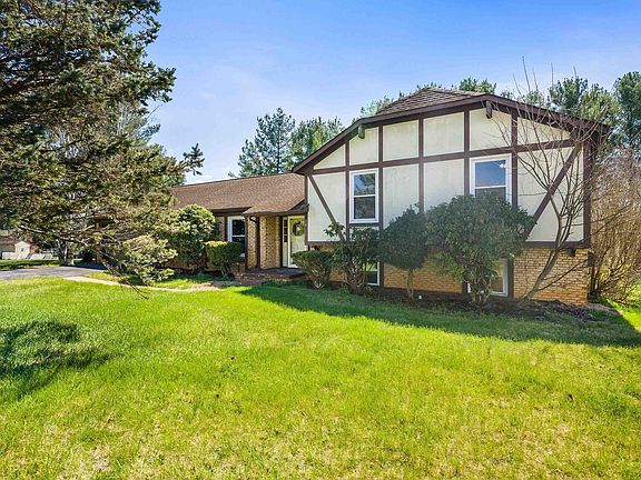 3rd image of 28 Brighton Ct