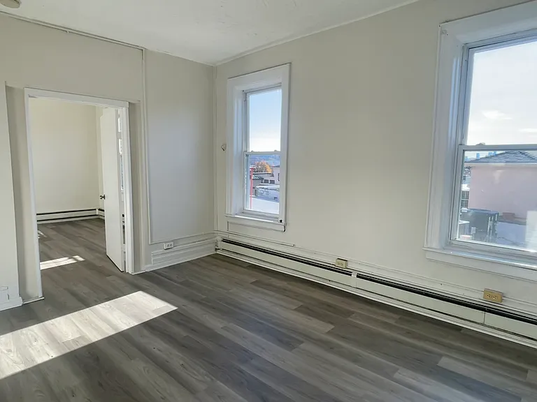 10 Hilliard Ave #4 — Photo 7