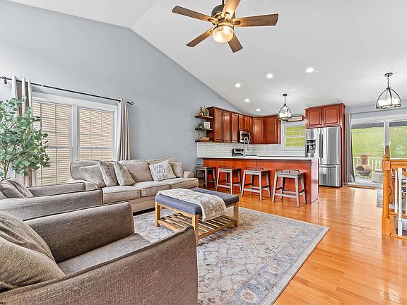 2nd image of 511 Santa Fe Ct