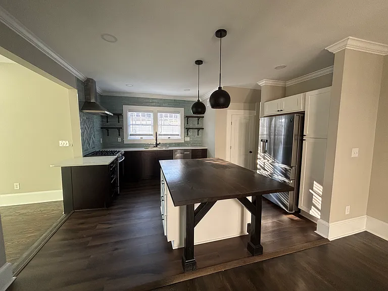 313 W Fisher Ave — Photo 5