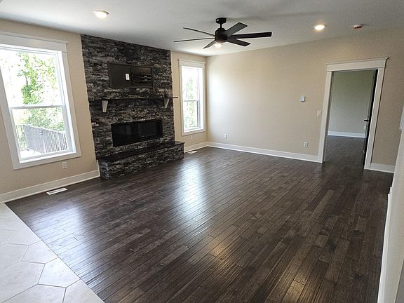 4th image of 2895 Wildflower Ln SE