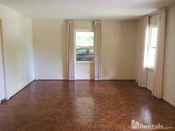 1st image of 17 Teaneck Trl