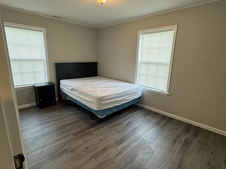 2820 Louise Dr — Photo 9