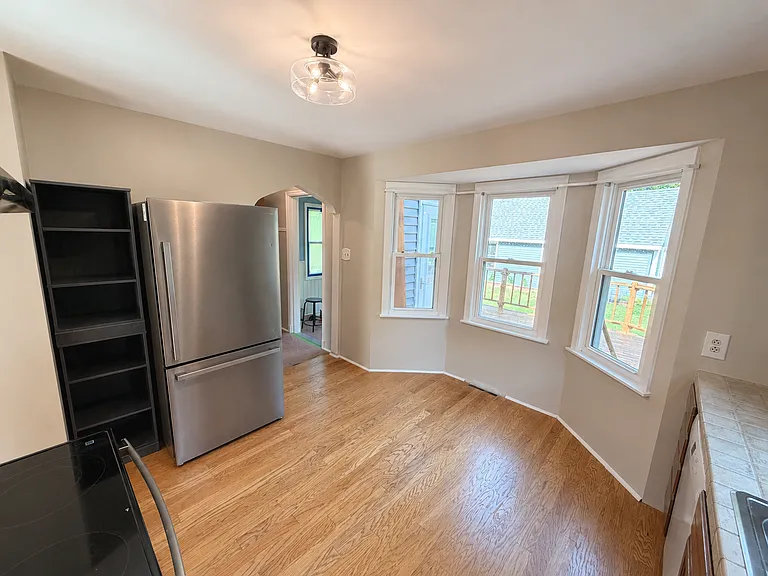eat-in kitchen w/brand new appl's!