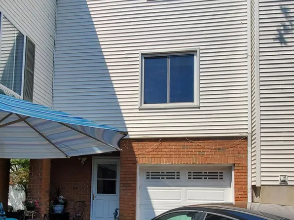90 Emily Ln, Staten Island, NY 10312