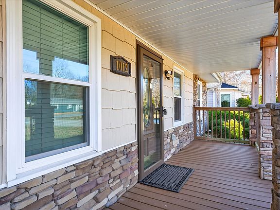 5th image of 1012 Berry Dr
