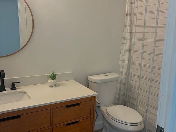 5th image of 1119 N Summit St #113
