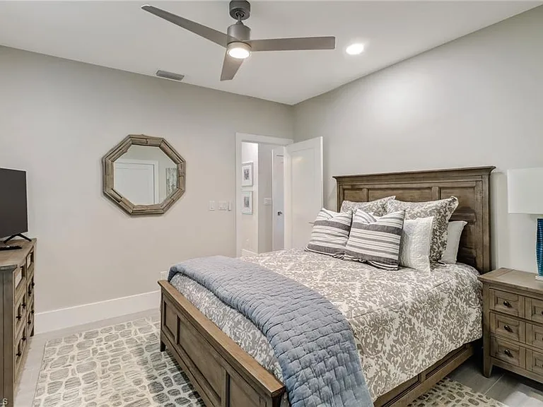 28070 Winthrop Cir — Photo 18