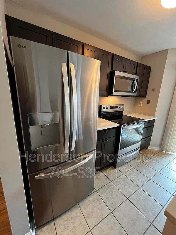 2 bed, 2.0 bath, 880 sqft, $1,550 — Photo 4