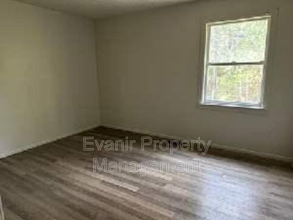 3rd image of 3043 Idylwilde Blvd APT 2B