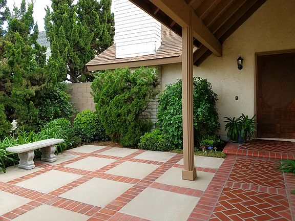 Front house courtyard