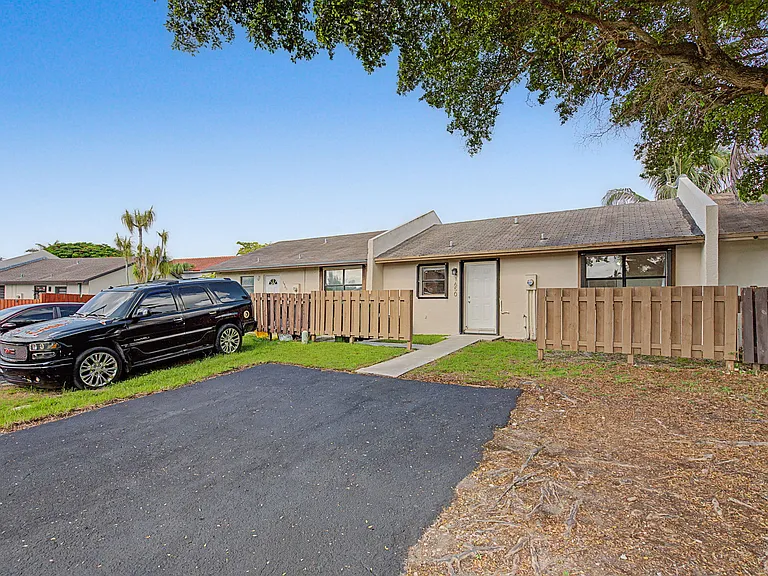 1650 Sandpiper Blvd — Photo 3