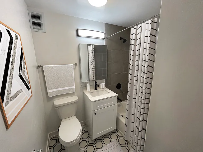 Sheridan Tower - 5650 N Sheridan Rd — Photo 6