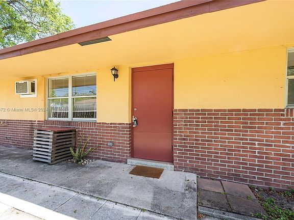 4th image of 1804 SW 20th St