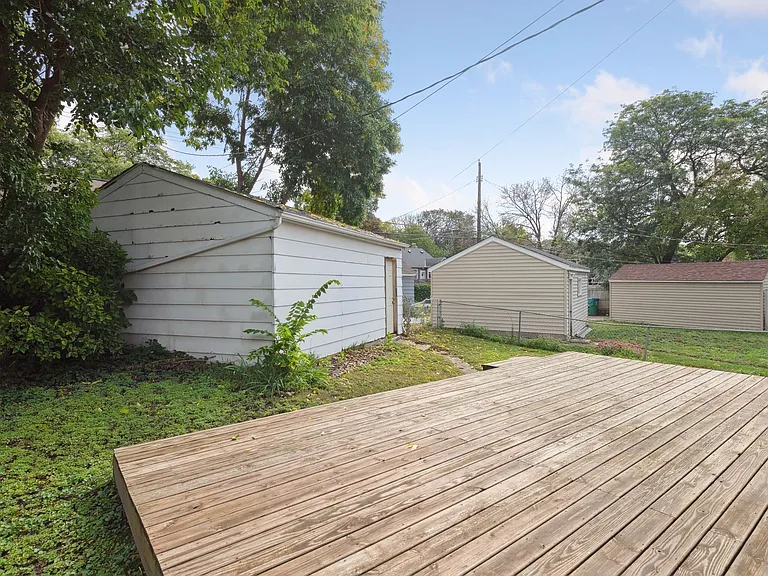 2745 Webster Ave S — Photo 16