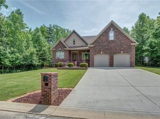 1202 Jacourt Ln, Bessemer City, NC 28016