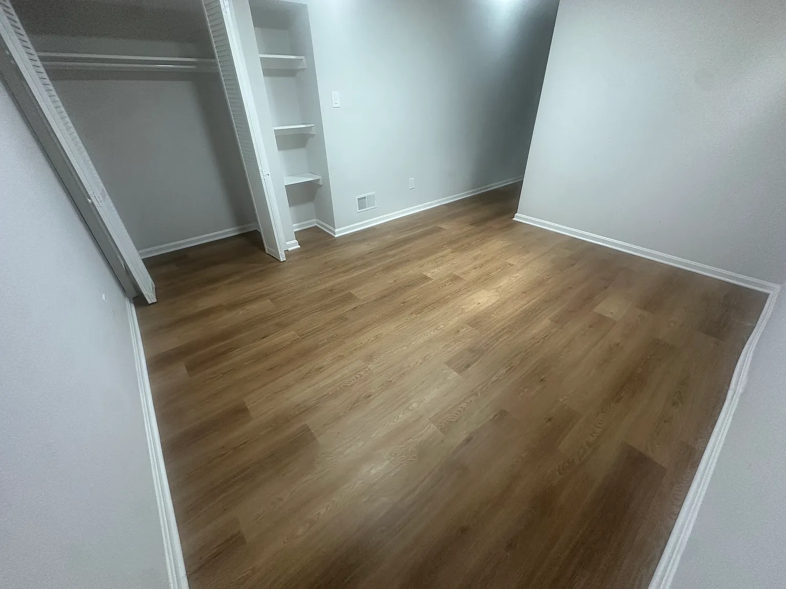 4 bed, 930 sqft, $750 — Photo 3