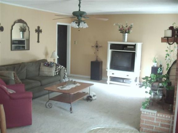 4th image of 14 Jana Dr #14