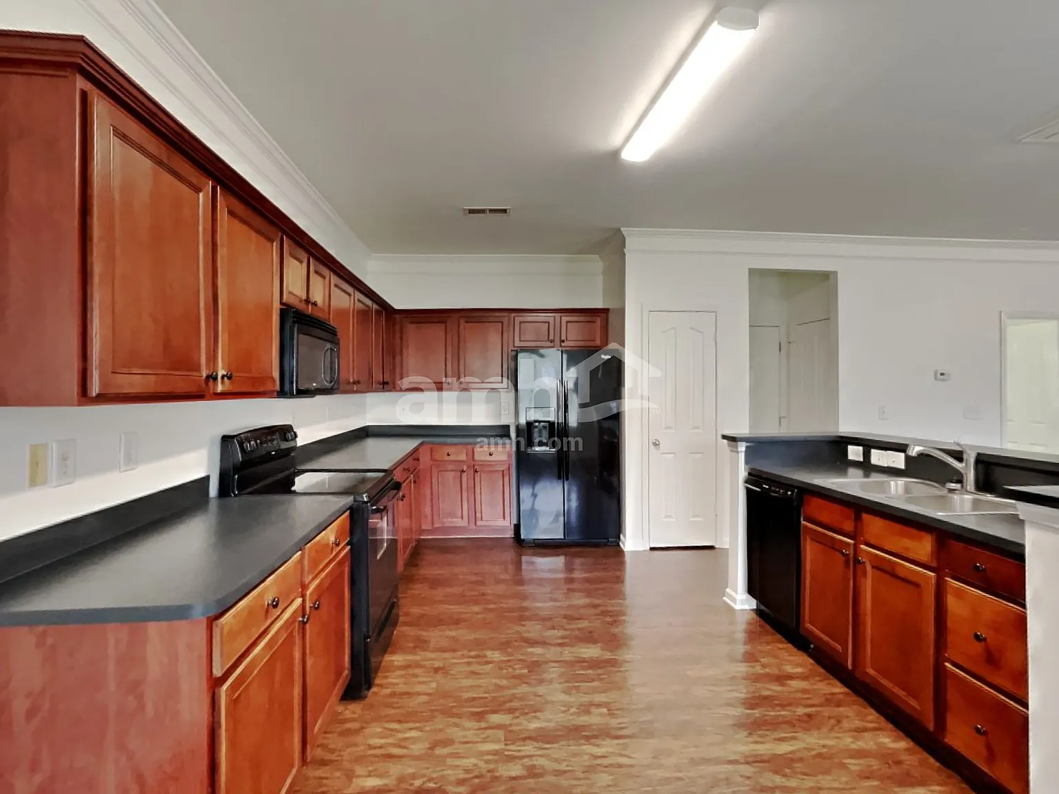 4 bed, 2.5 bath, 2518 sqft, $2,495 — Photo 3