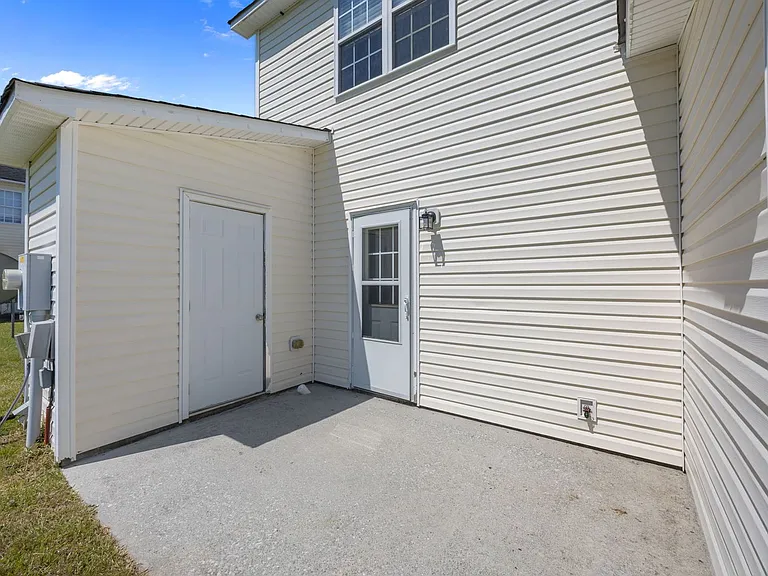 911 Springwood Dr — Photo 16
