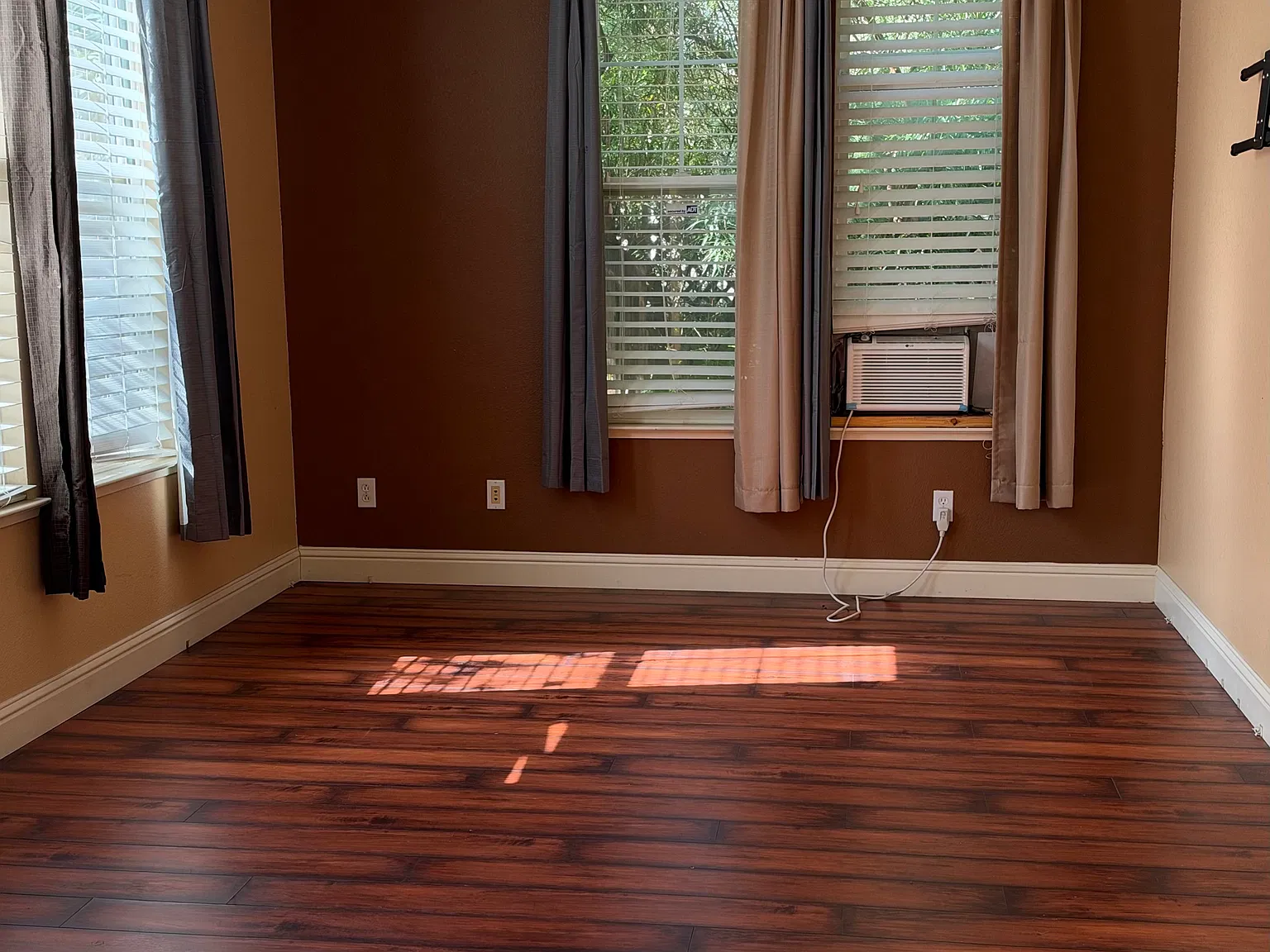 273 Anthony Ave — Photo 2