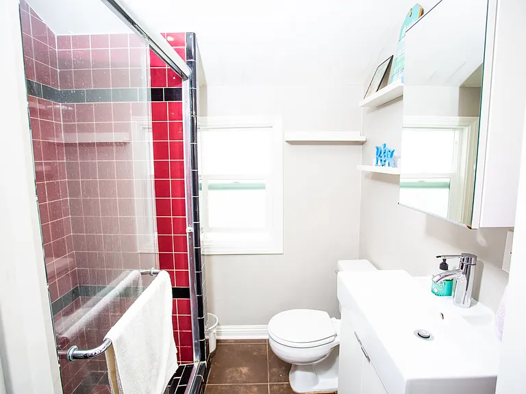 915 E Balboa Blvd — Photo 14