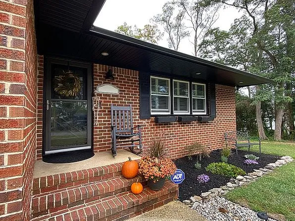 90 Hickory Ln, Bayville, NJ 08721