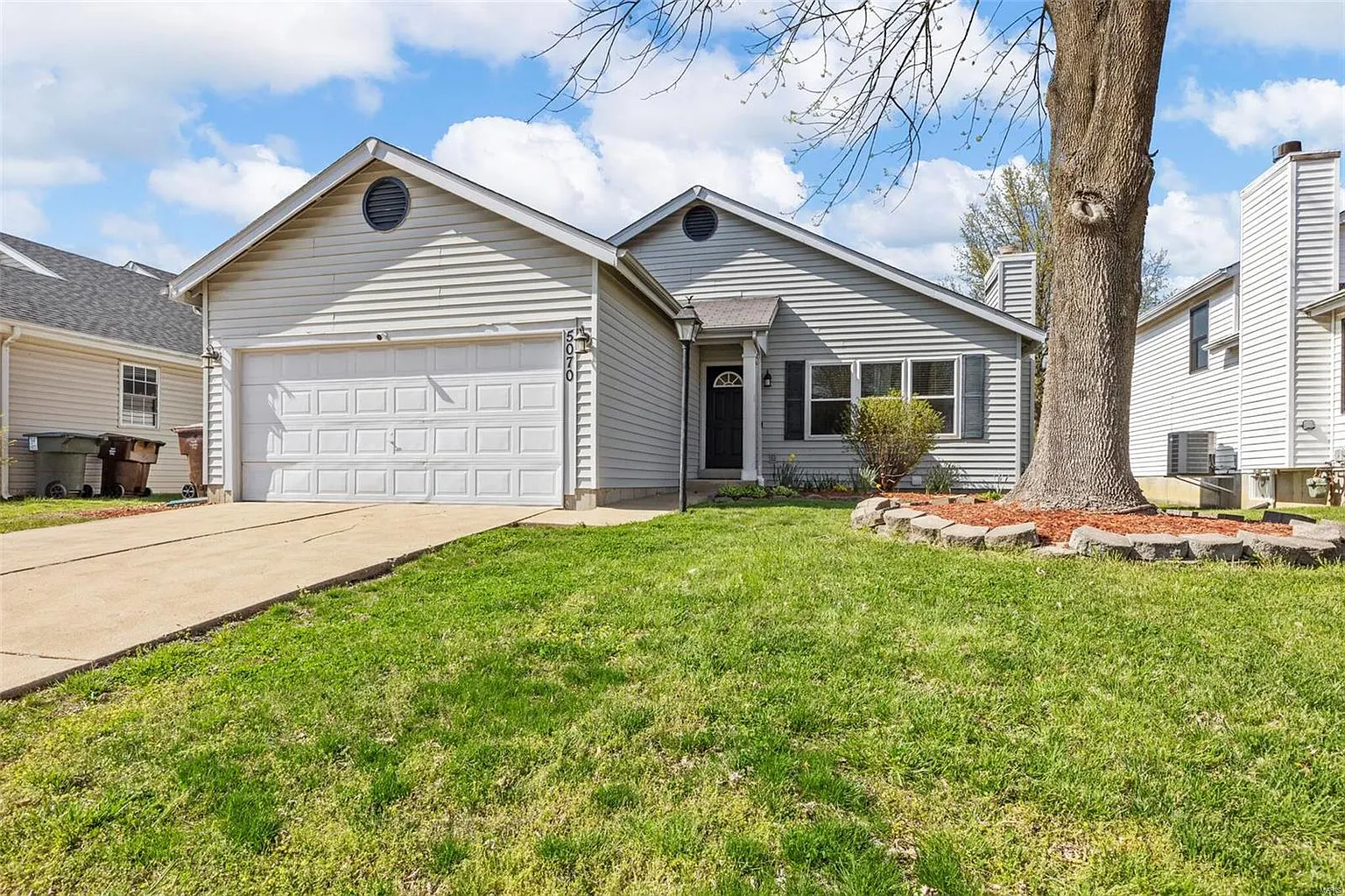 5070 Danielle Dr photo 1