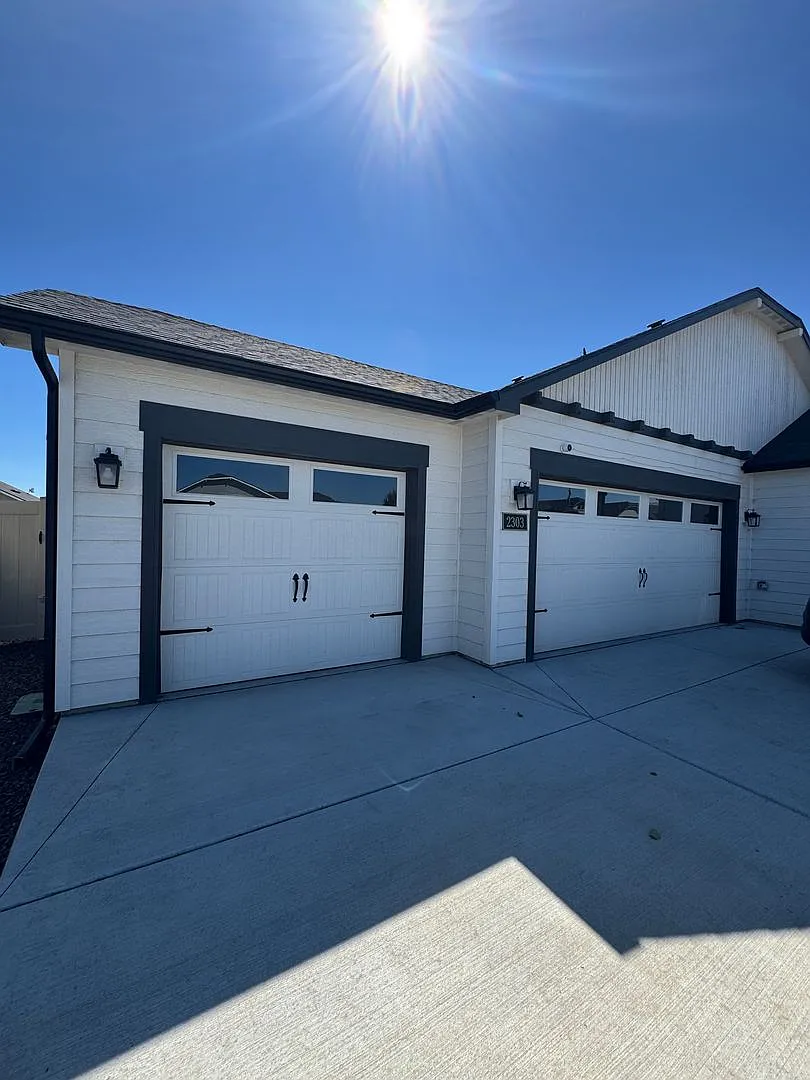Non-Refundable & Security Deposit Total: $2650.00 — Photo 1