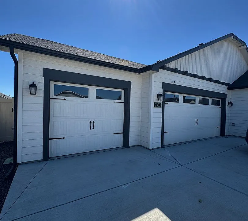2303 S 58th Ave