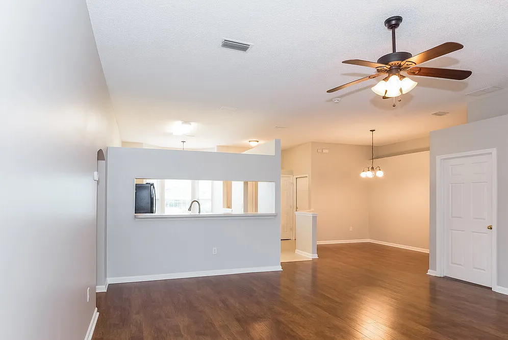 4 bed, 2.0 bath, 1844 sqft, $3,090 — Photo 2