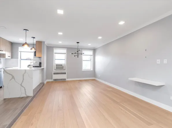 67-12 Yellowstone Boulevard image 10 of 24