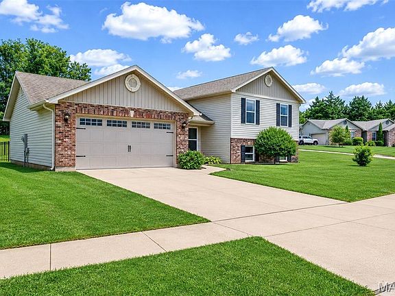3rd image of 1609 Spring Mill Dr
