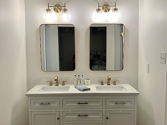 2nd image of 2562 Sunbury Cir