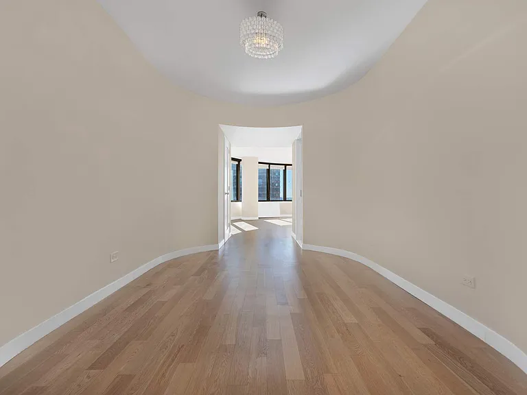 330 E 38th St #15N — Photo 4
