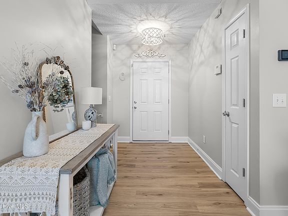 5th image of 652 Windgate Drive
